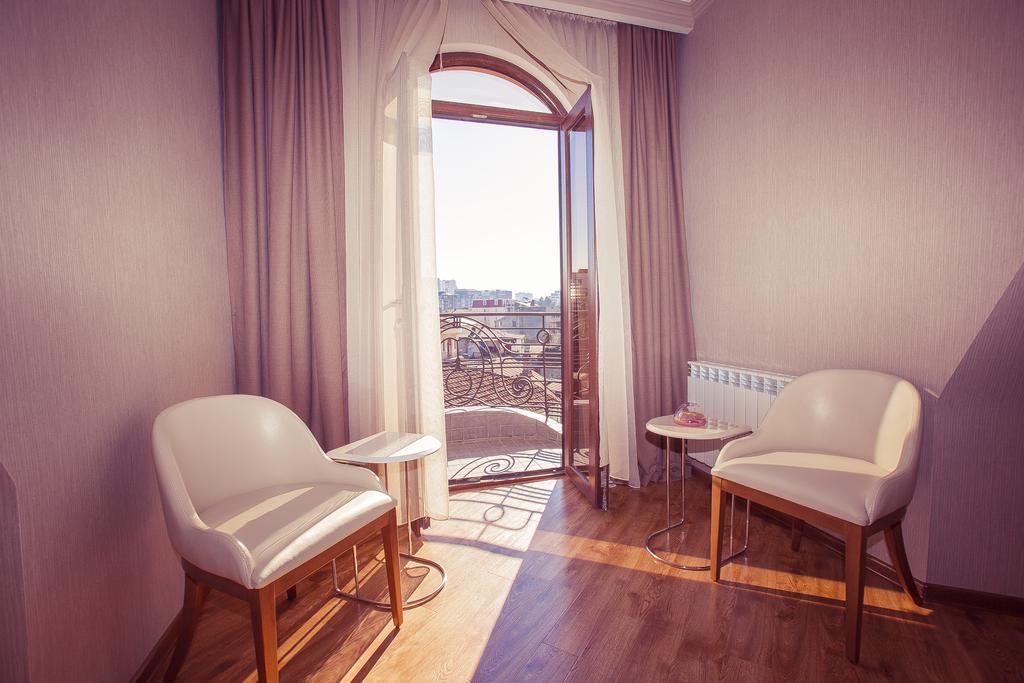 Royal Venezia Hotel Batumi Zimmer foto